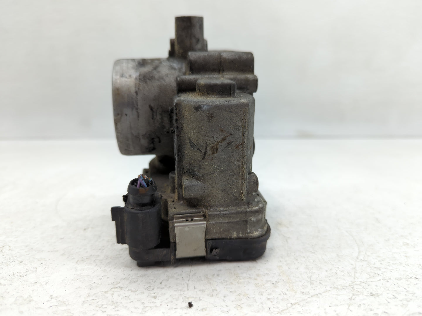 2013-2018 Volkswagen Jetta Throttle Body P/N:F 33062B Fits Fits 2013 2014 2015 2016 2017 2018 OEM Used Auto Parts - Oemuseda