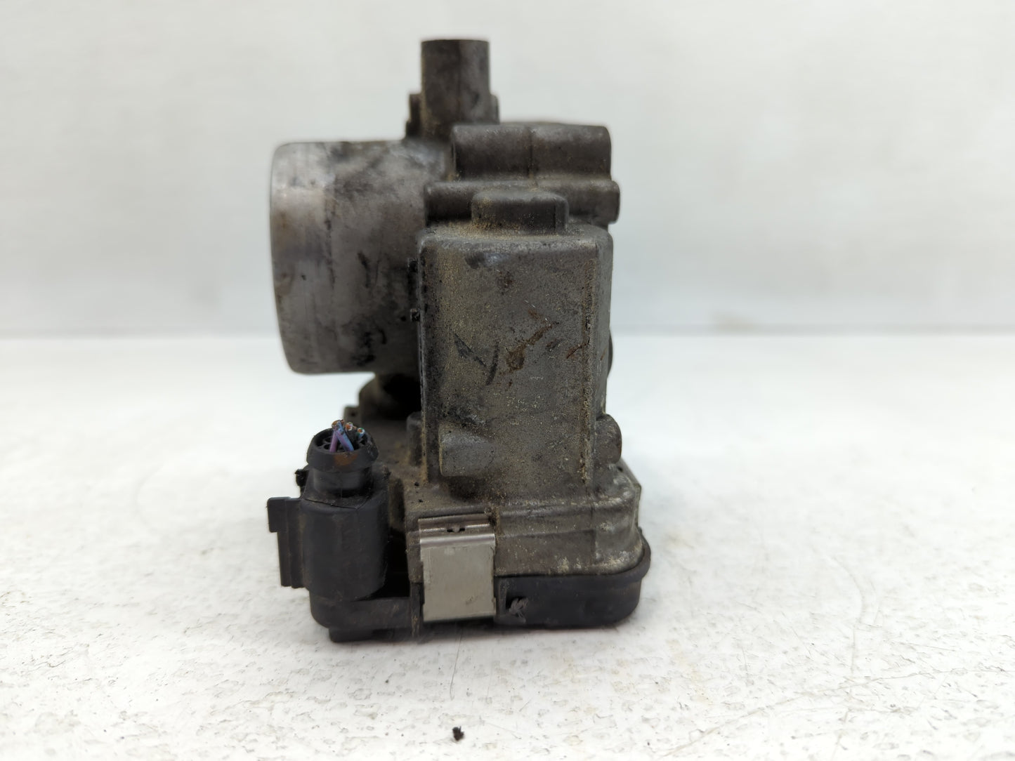 2013-2018 Volkswagen Jetta Throttle Body P/N:F 33062B Fits Fits 2013 2014 2015 2016 2017 2018 OEM Used Auto Parts - Oemuseda