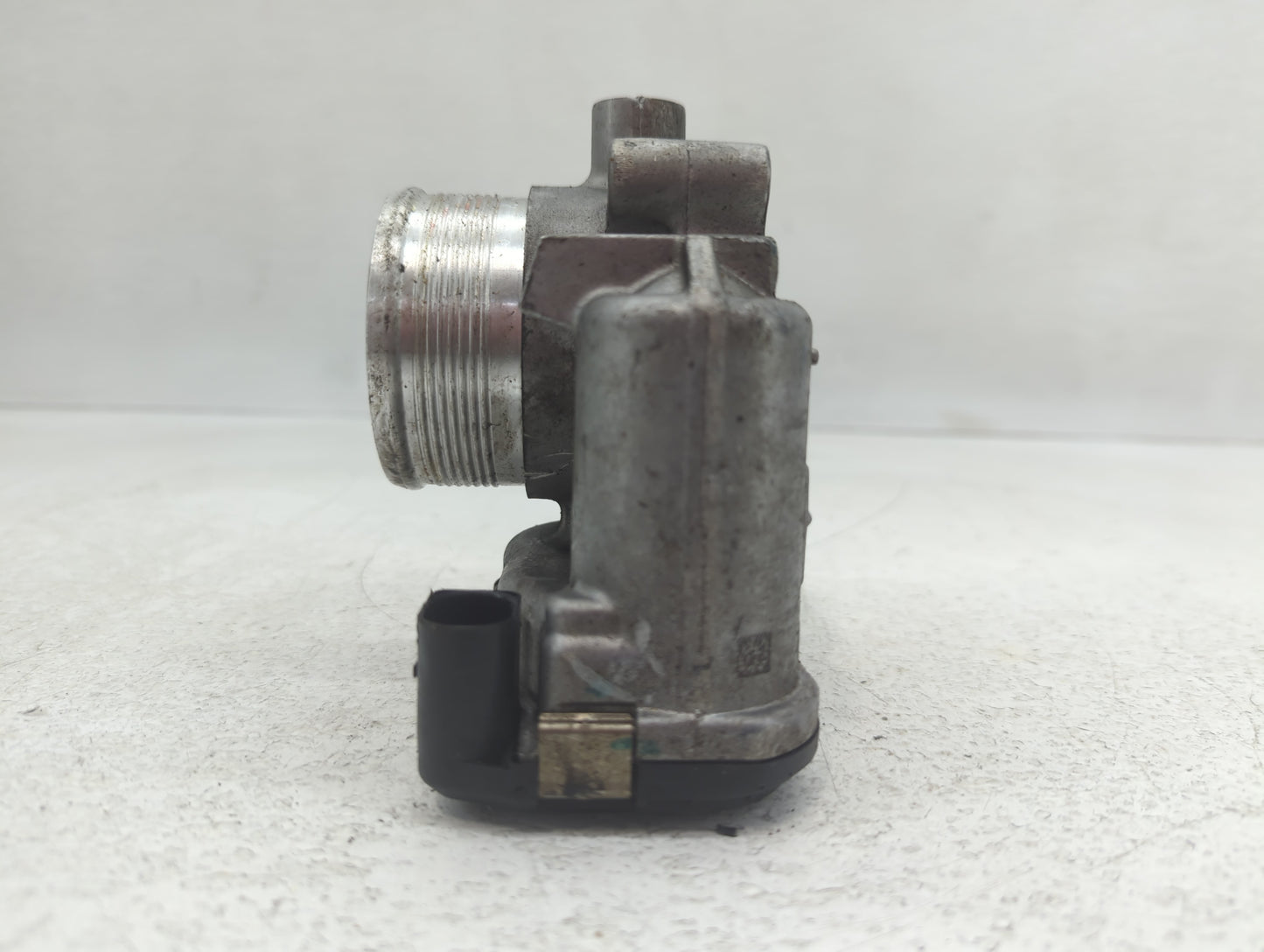 2014-2017 Volkswagen Jetta Throttle Body P/N:06K 133 062 E Fits Fits 2014 2015 2016 2017 OEM Used Auto Parts - Oemusedautopa