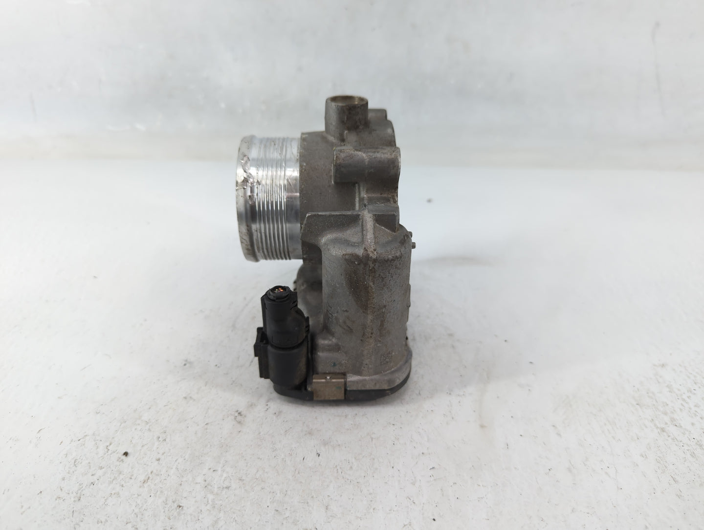 2014-2017 Volkswagen Jetta Throttle Body P/N:06K 133 062 E Fits Fits 2014 2015 2016 2017 OEM Used Auto Parts - Oemusedautopa