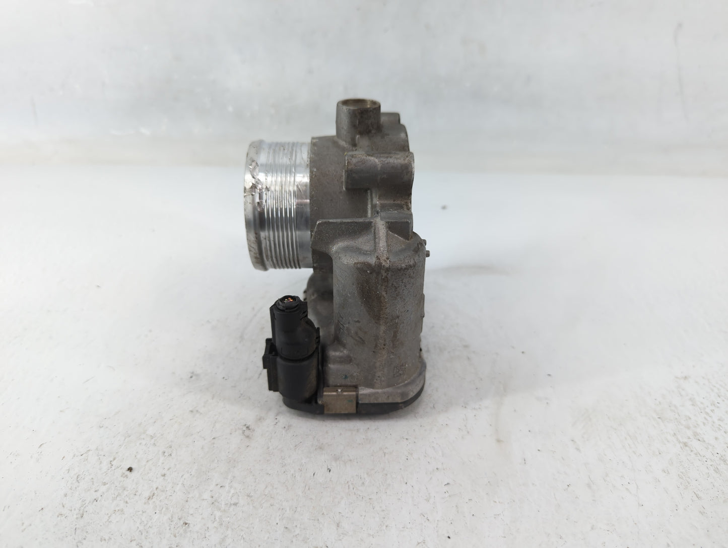2014-2017 Volkswagen Jetta Throttle Body P/N:06K 133 062 E Fits Fits 2014 2015 2016 2017 OEM Used Auto Parts - Oemusedautopa