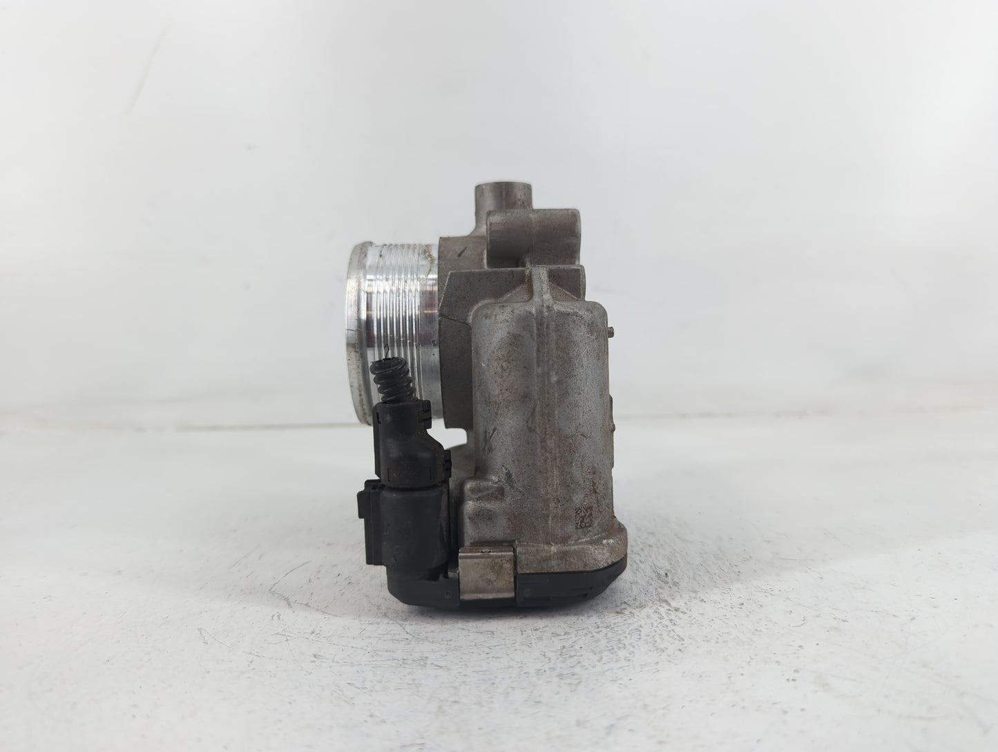 2014-2017 Volkswagen Jetta Throttle Body P/N:06K 133 062 E Fits Fits 2014 2015 2016 2017 OEM Used Auto Parts - Oemusedautopa