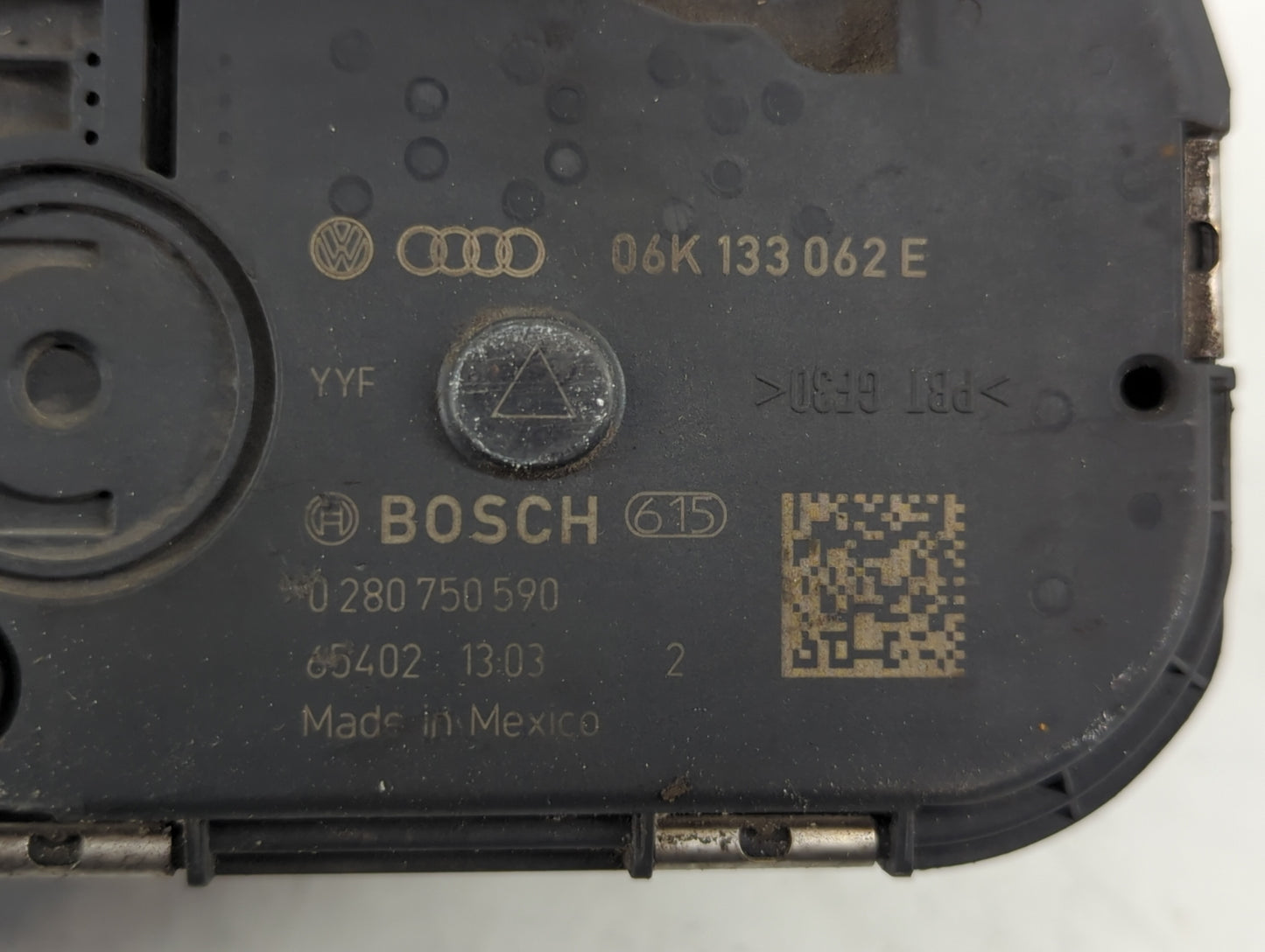 2014-2017 Volkswagen Jetta Throttle Body P/N:06K 133 062 E Fits Fits 2014 2015 2016 2017 OEM Used Auto Parts - Oemusedautopa