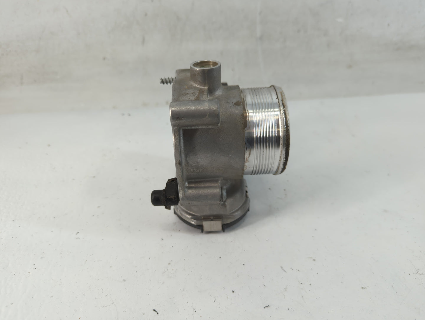 2014-2017 Volkswagen Jetta Throttle Body P/N:06K 133 062 E Fits Fits 2014 2015 2016 2017 OEM Used Auto Parts - Oemusedautopa