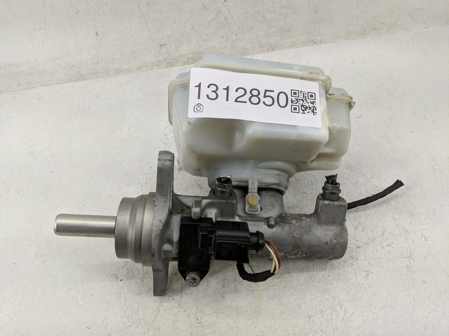 Volkswagen Jetta City Brake Master Cylinder - Oemusedautoparts1.com