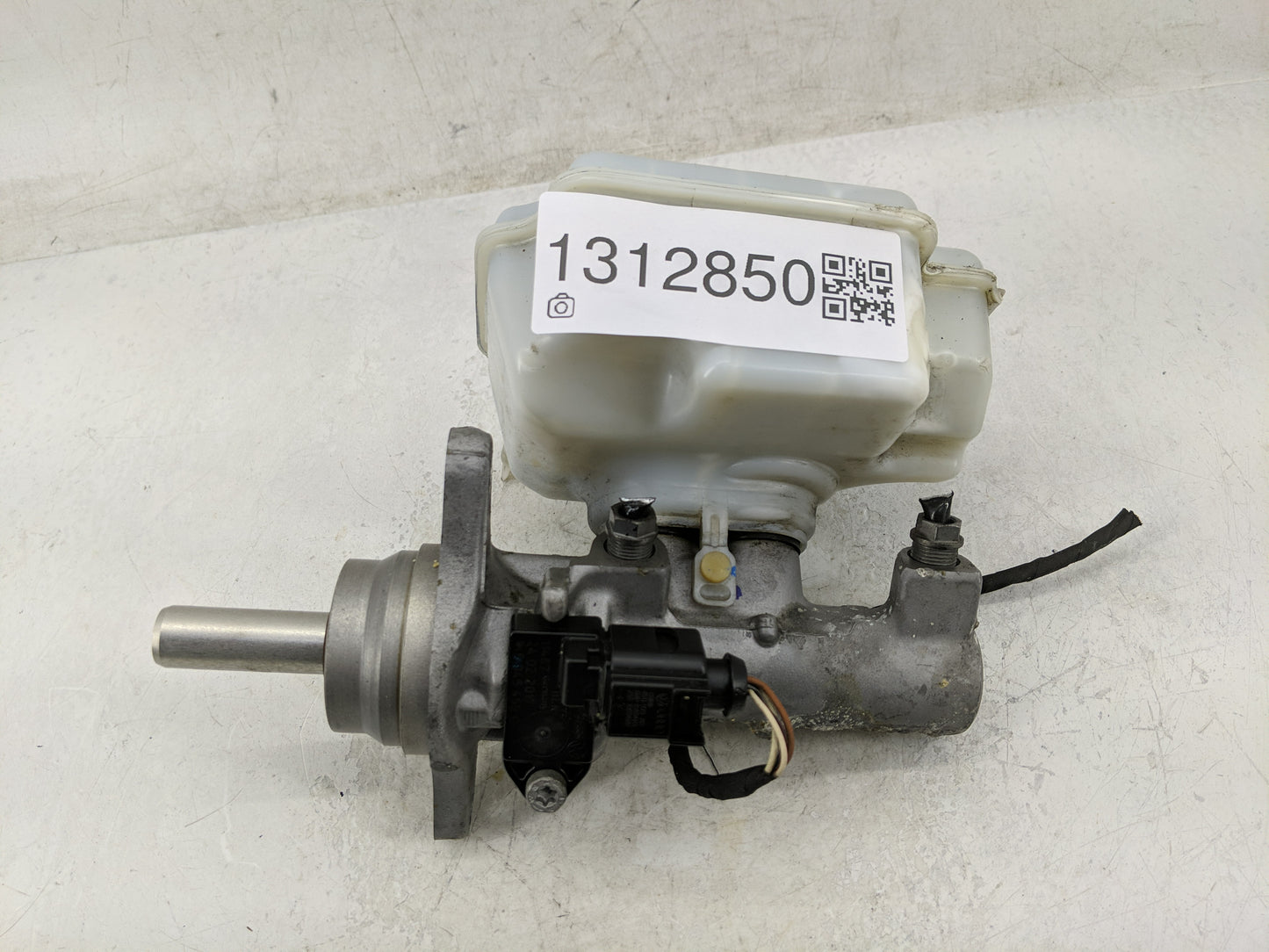 Volkswagen Jetta City Brake Master Cylinder - Oemusedautoparts1.com