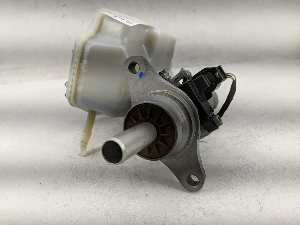 Volkswagen Jetta City Brake Master Cylinder - Oemusedautoparts1.com