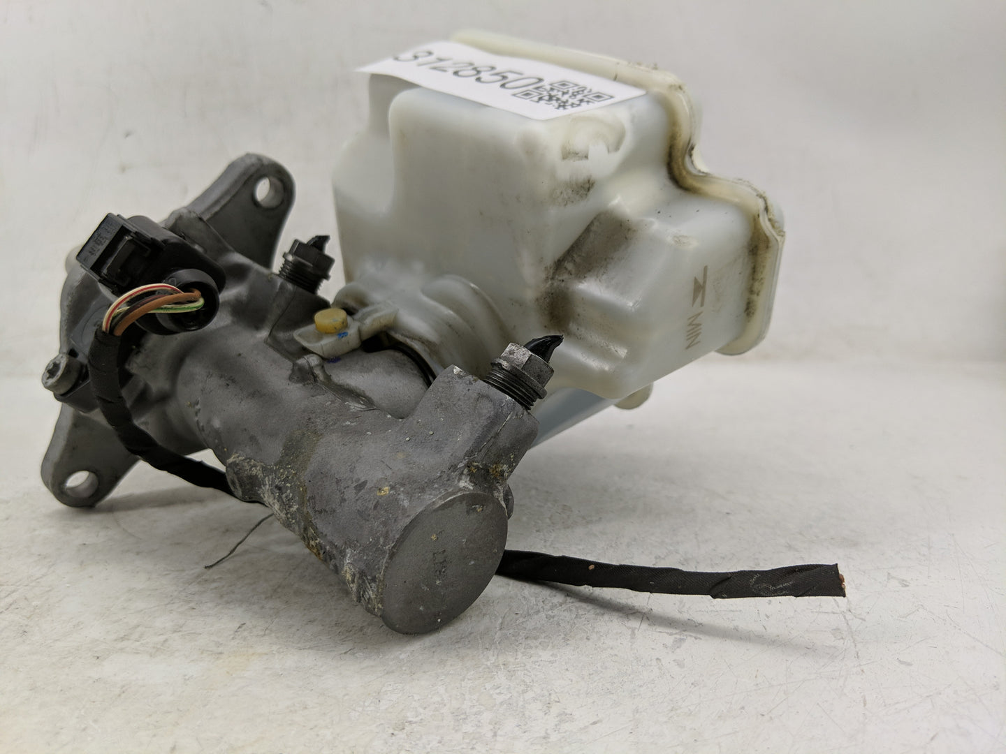 Volkswagen Jetta City Brake Master Cylinder - Oemusedautoparts1.com