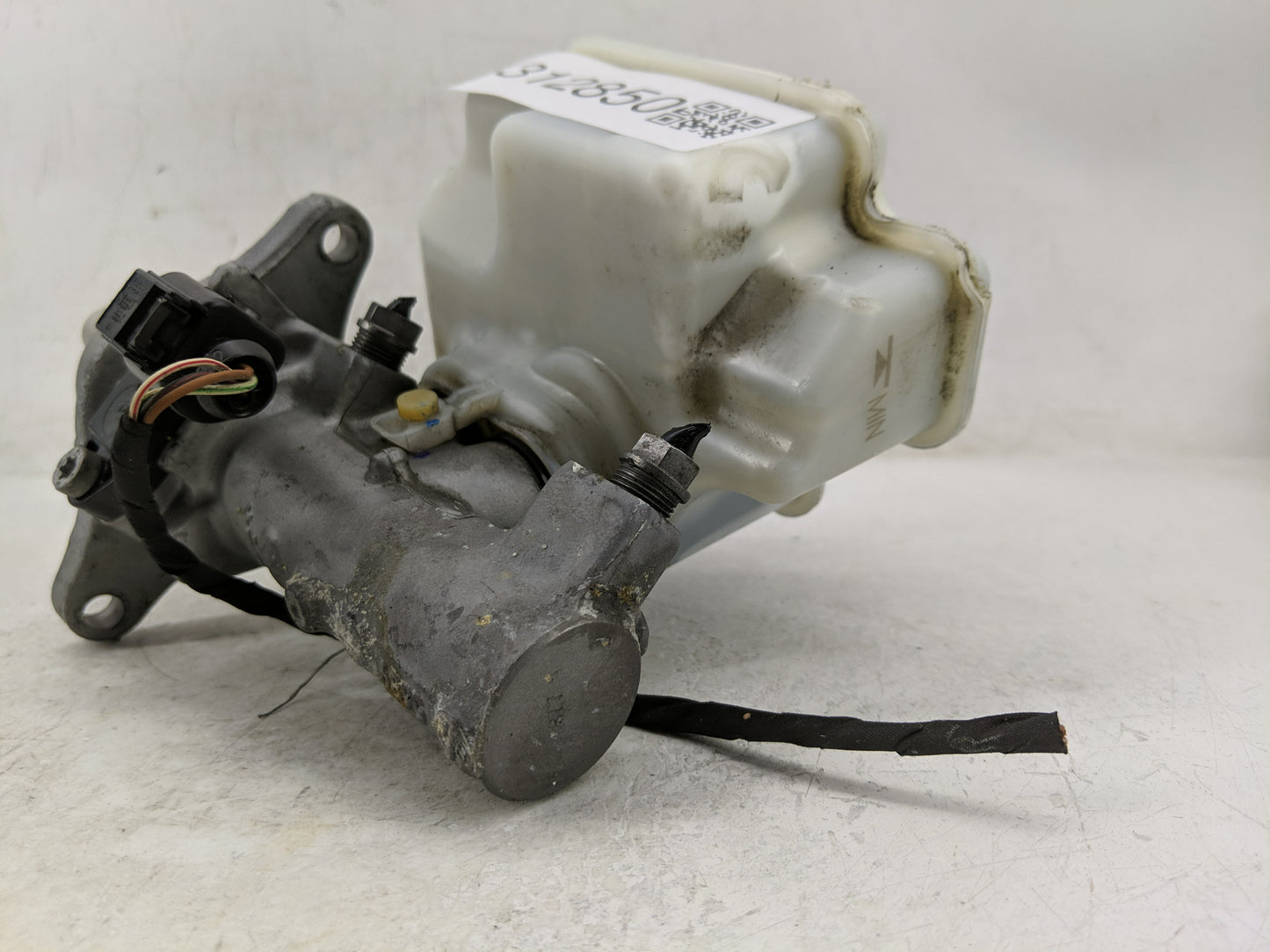Volkswagen Jetta City Brake Master Cylinder - Oemusedautoparts1.com