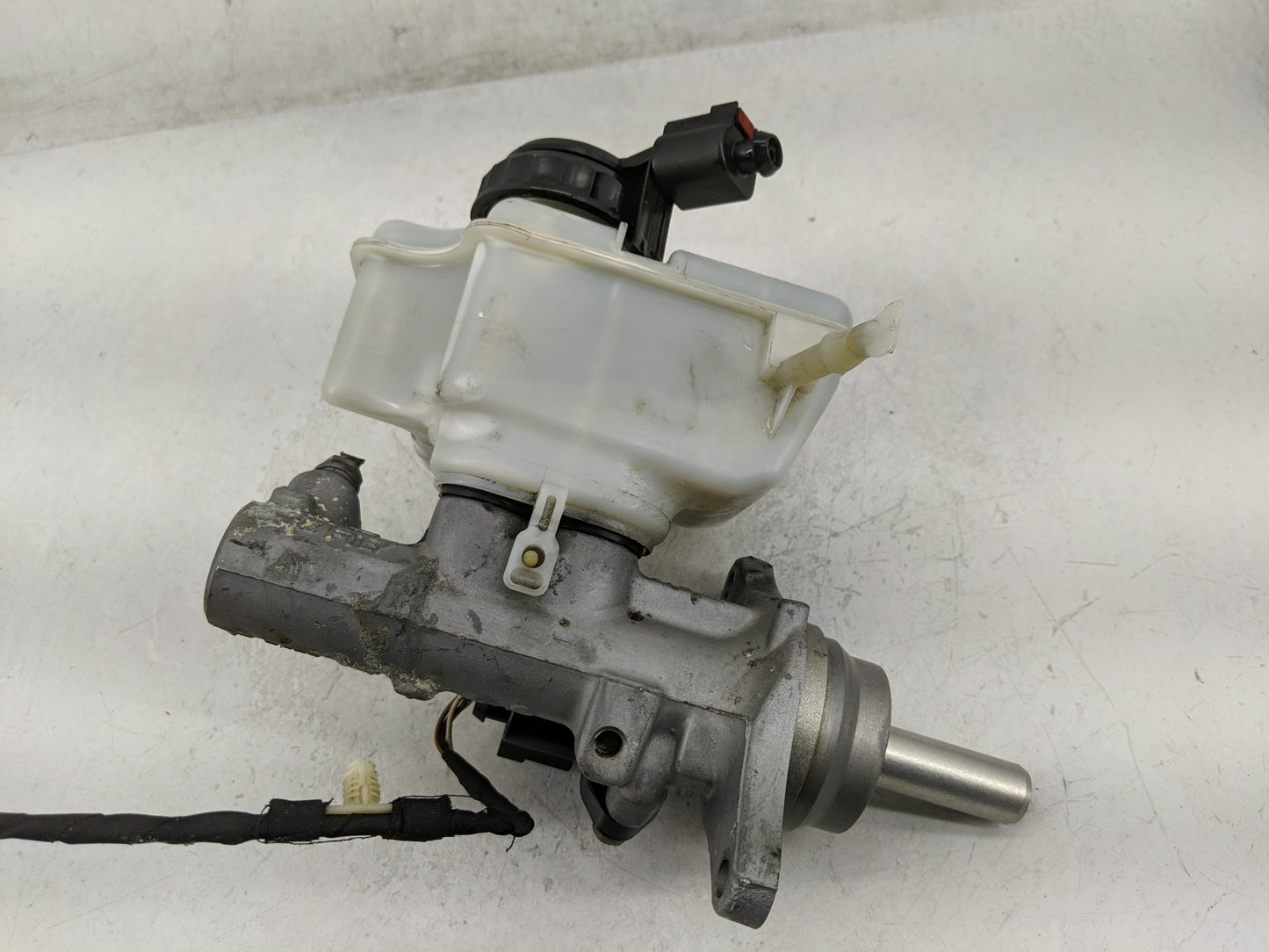 Volkswagen Jetta City Brake Master Cylinder - Oemusedautoparts1.com