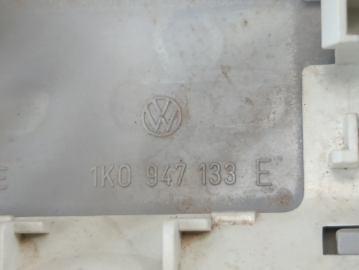 2016-2020 Volkswagen Passat Overhead Roof Console - Oemusedautoparts1.com