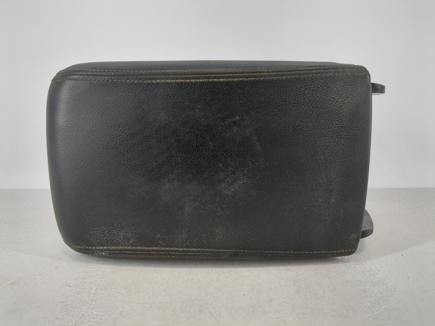 2016-2019 Volkswagen Passat Center Console Armrest Cover Lid Fits Fits 2016 2017 2018 2019 OEM Used Auto Parts - Oemusedauto