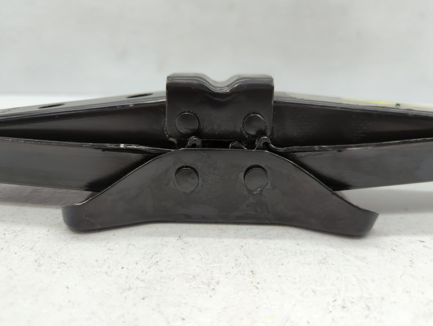 2016 Volkswagen Passat Spare Scissor Car Jack - Oemusedautoparts1.com