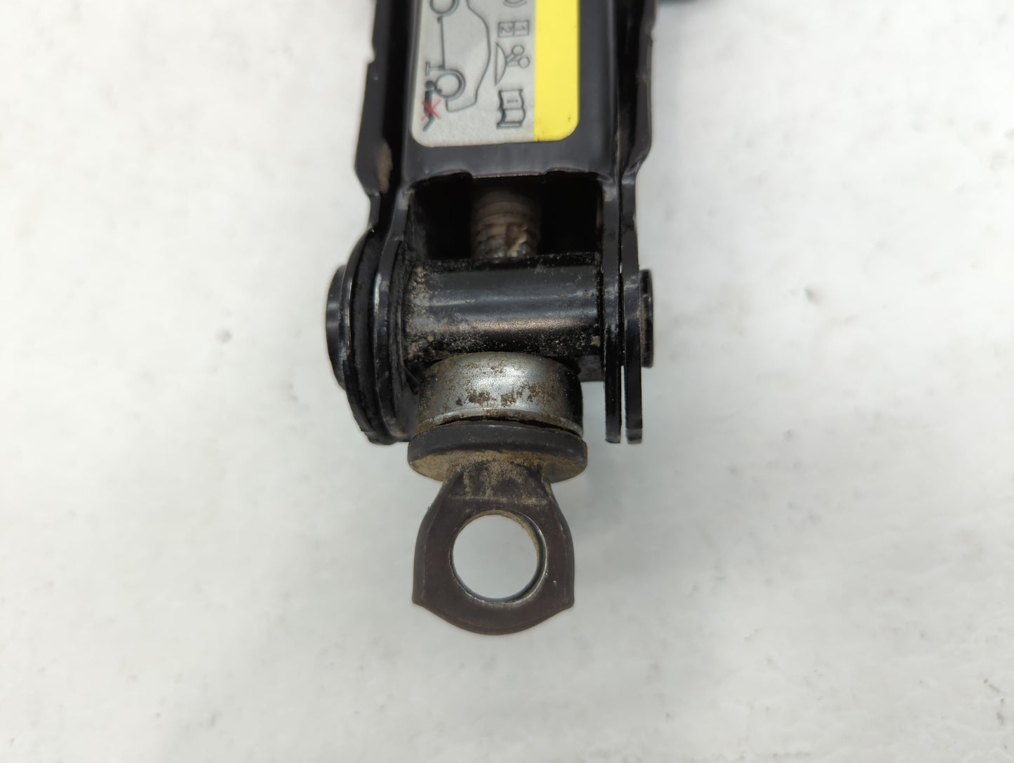 2016 Volkswagen Passat Spare Scissor Car Jack - Oemusedautoparts1.com