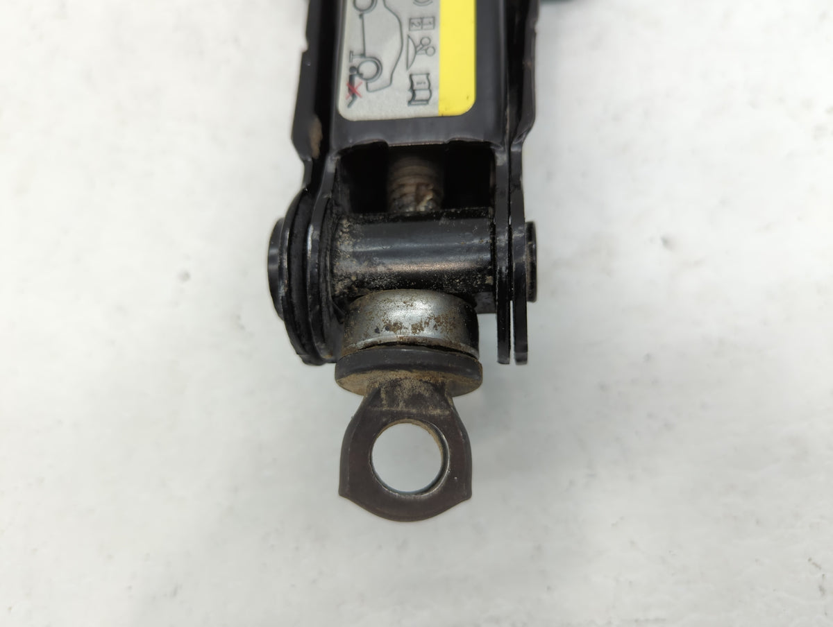 2016 Volkswagen Passat Spare Scissor Car Jack - Oemusedautoparts1.com