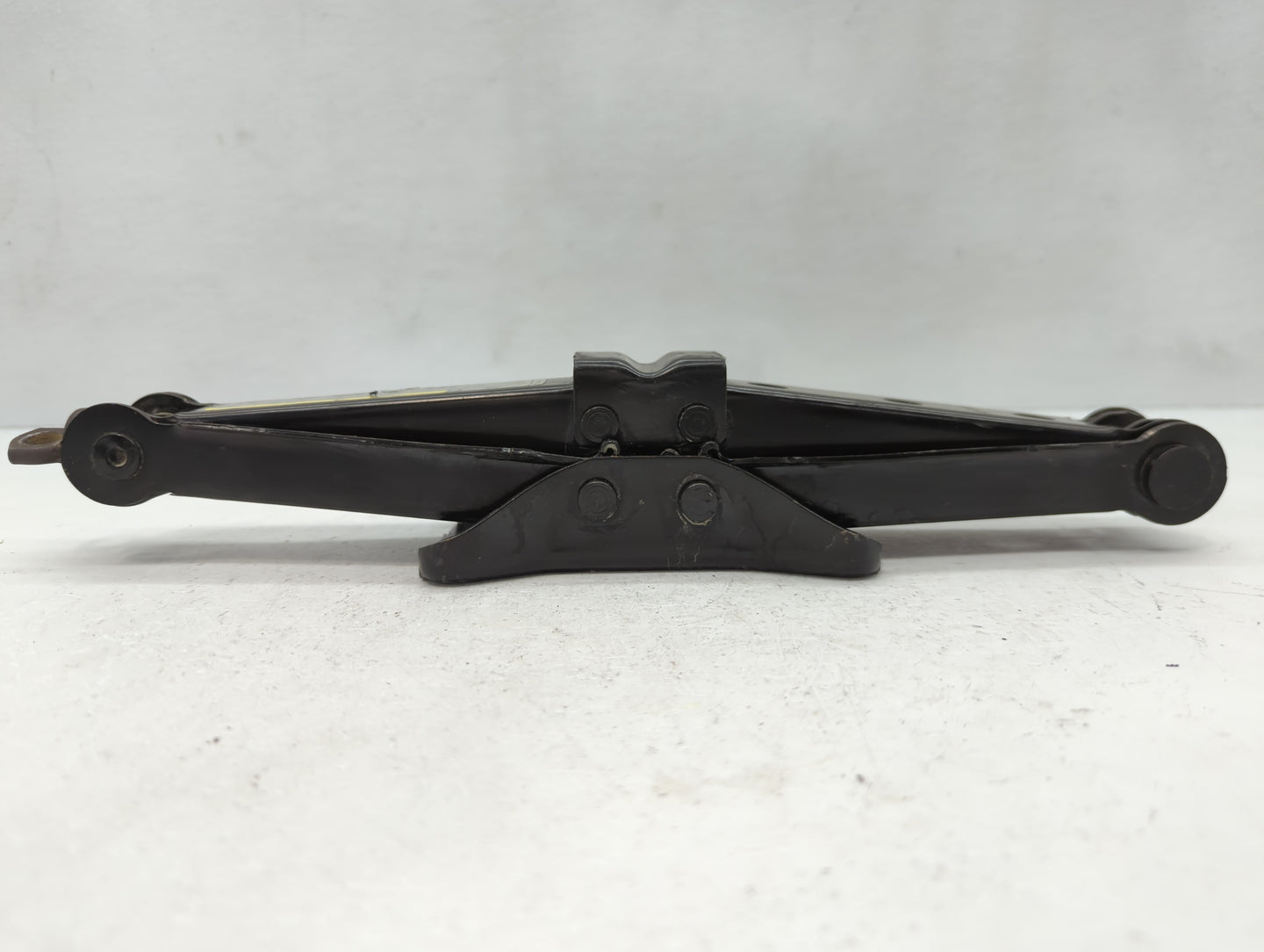 2016 Volkswagen Passat Spare Scissor Car Jack - Oemusedautoparts1.com