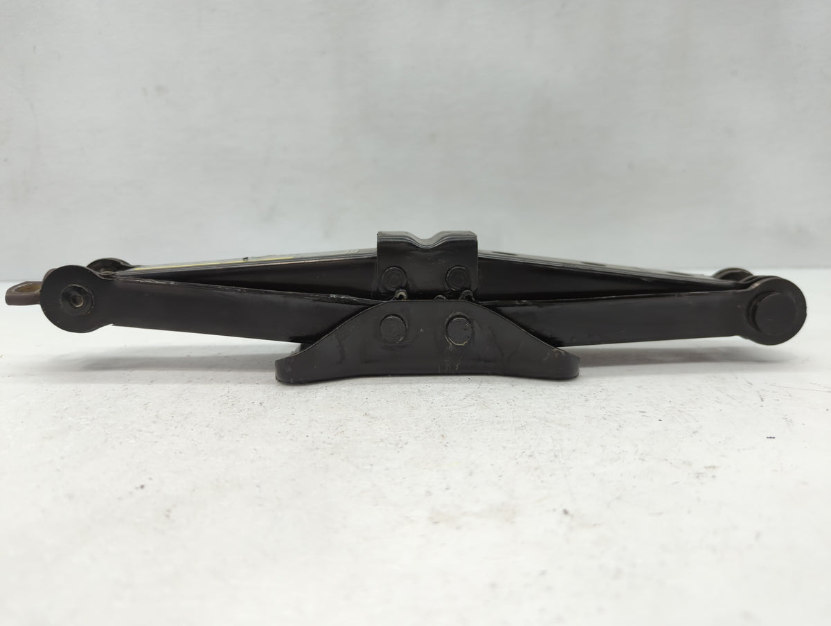 2016 Volkswagen Passat Spare Scissor Car Jack - Oemusedautoparts1.com