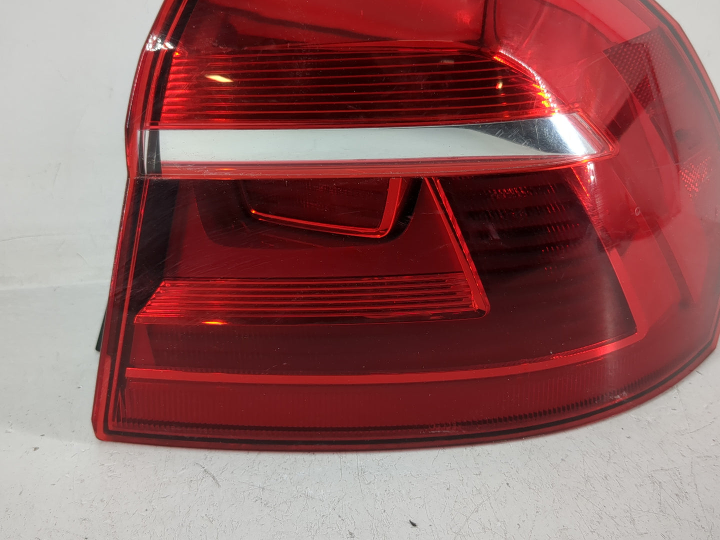 2016 Volkswagen Passat Tail Light Assembly Passenger Right OEM P/N:561 945 096 N Fits OEM Used Auto Parts - Oemusedautoparts
