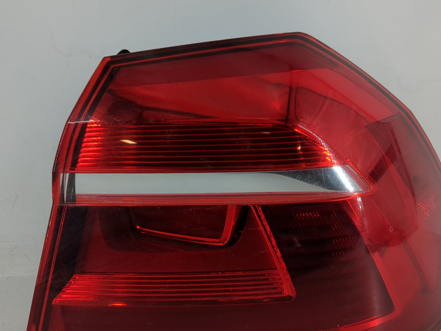 2016 Volkswagen Passat Tail Light Assembly Passenger Right OEM P/N:561 945 096 N Fits OEM Used Auto Parts - Oemusedautoparts