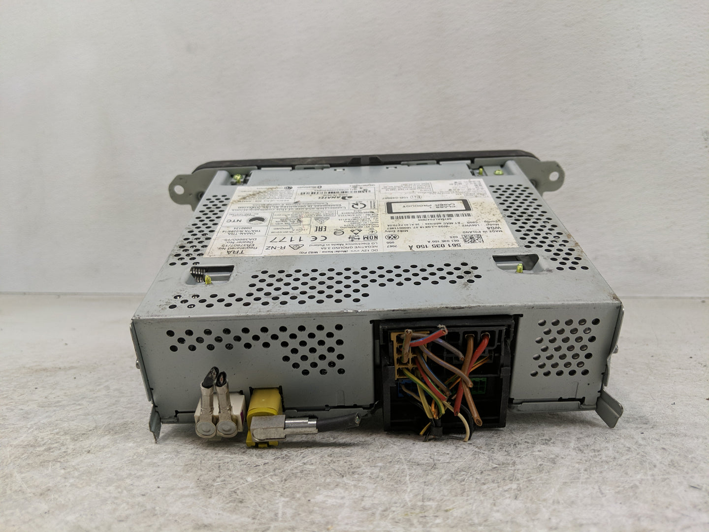 2016 Volkswagen Passat Radio AM FM Cd Player Receiver Replacement P/N:561 035 150 Fits Fits 2013 2014 2015 2017 OEM Used Aut