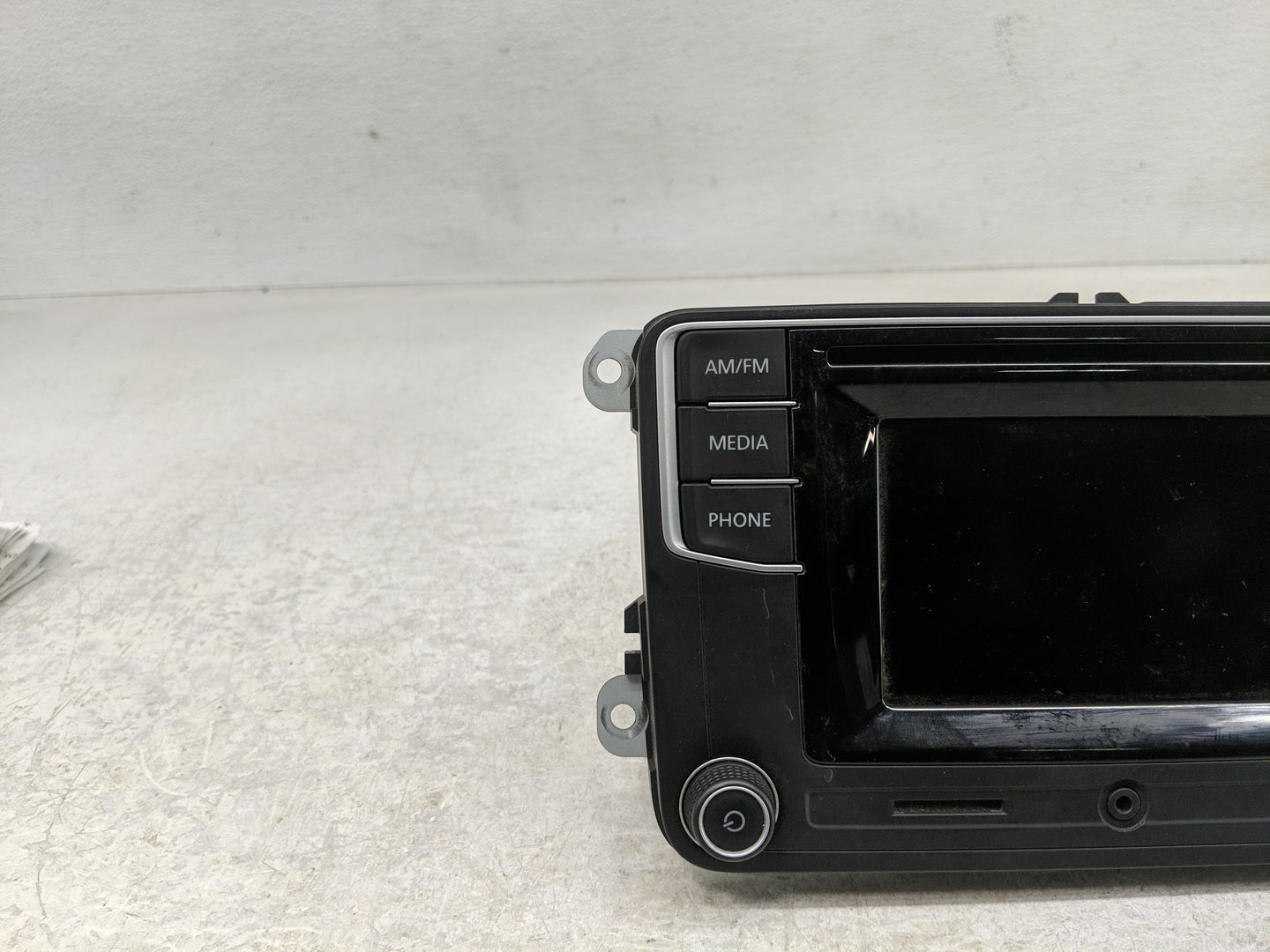 2016 Volkswagen Passat Radio AM FM Cd Player Receiver Replacement P/N:561 035 150 Fits OEM Used Auto Parts - Oemusedautopart
