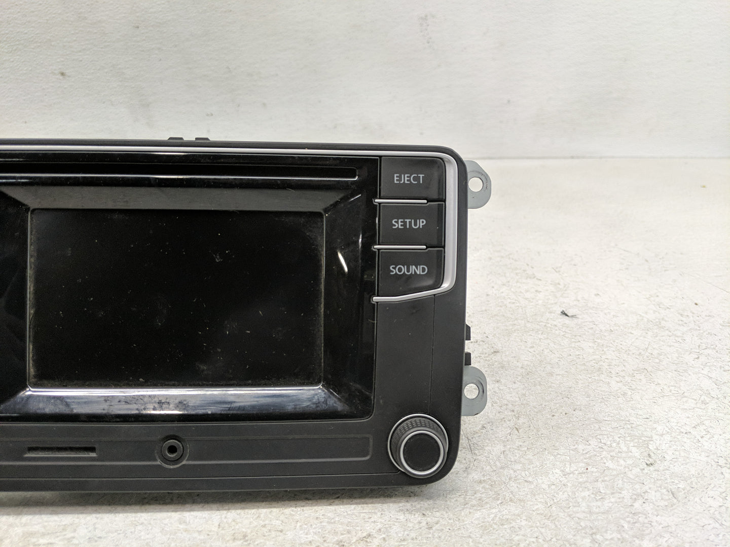 2016 Volkswagen Passat Radio AM FM Cd Player Receiver Replacement P/N:561 035 150 Fits OEM Used Auto Parts - Oemusedautopart