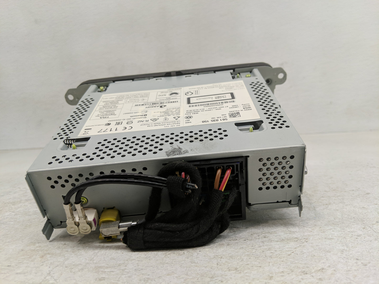 2016 Volkswagen Passat Radio AM FM Cd Player Receiver Replacement P/N:561 035 150 Fits OEM Used Auto Parts - Oemusedautopart