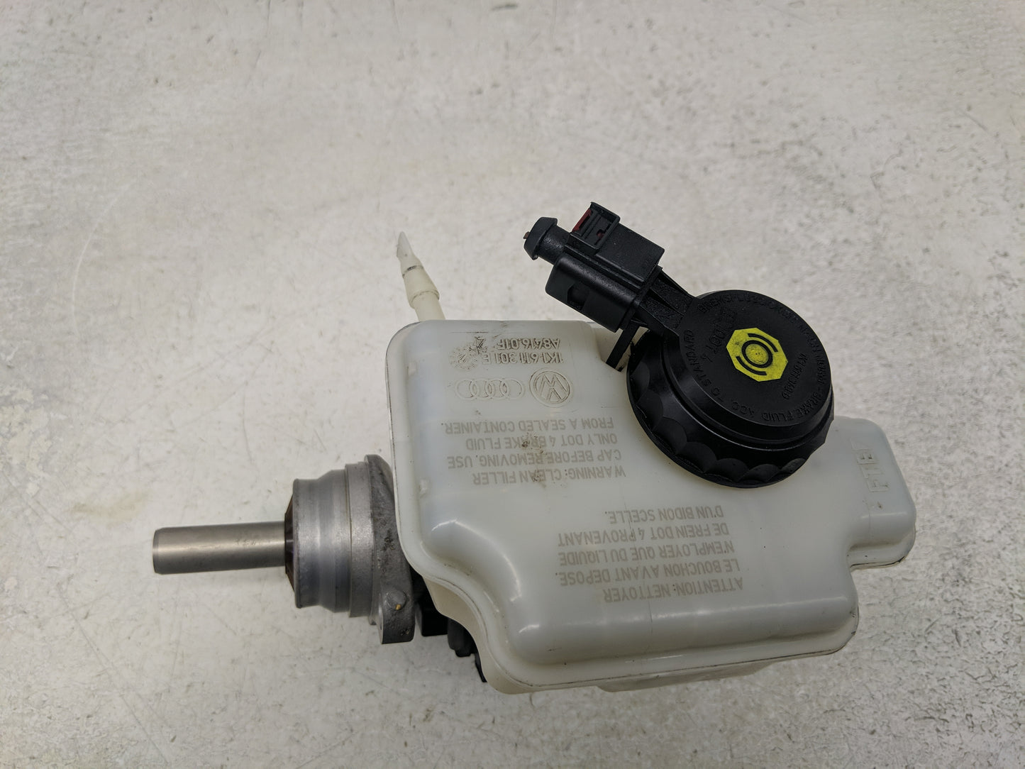 2016-2020 Volkswagen Passat Brake Master Cylinder 1312052 - Oemusedautoparts1.com