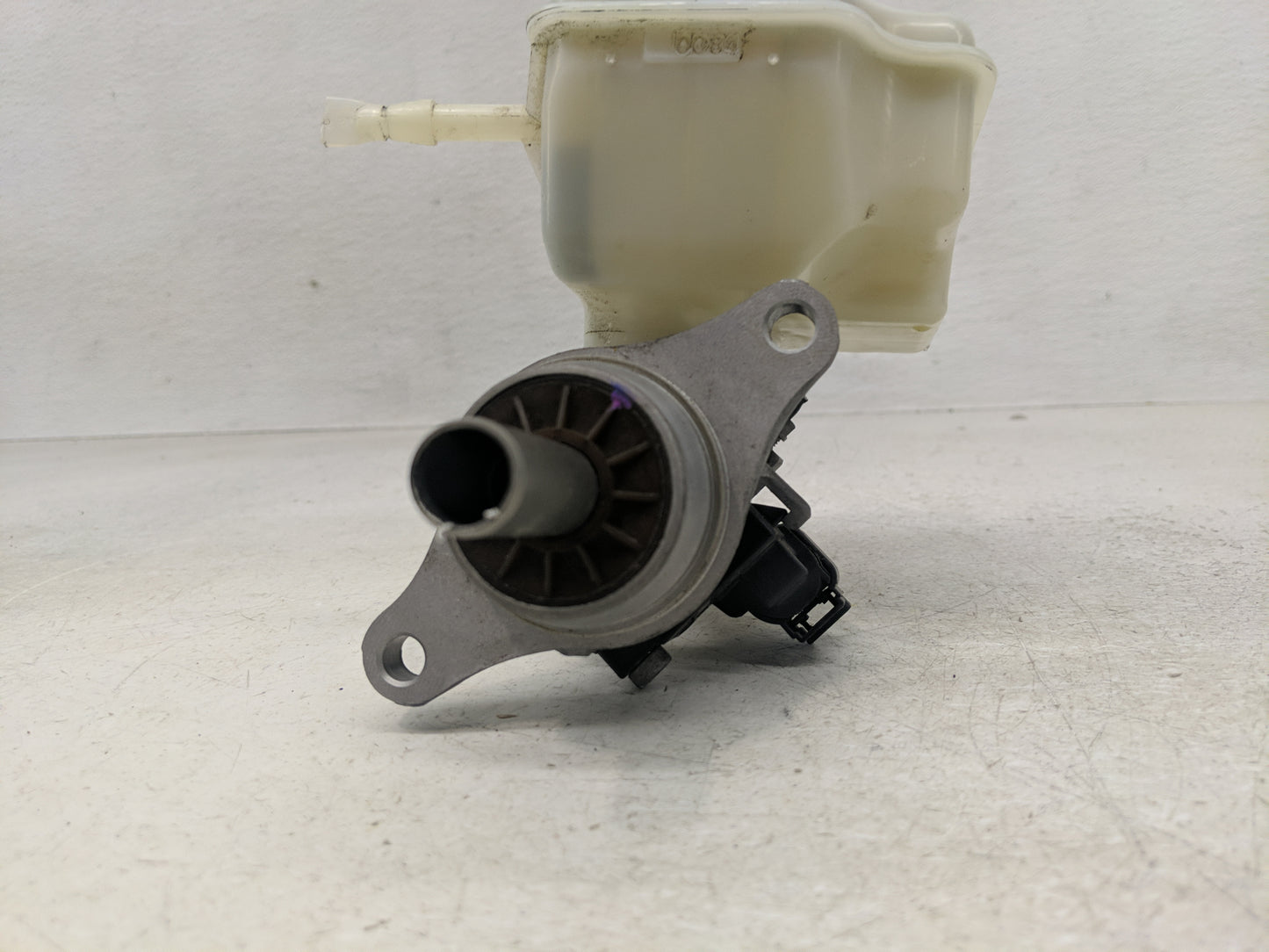 2016-2020 Volkswagen Passat Brake Master Cylinder 1312052 - Oemusedautoparts1.com