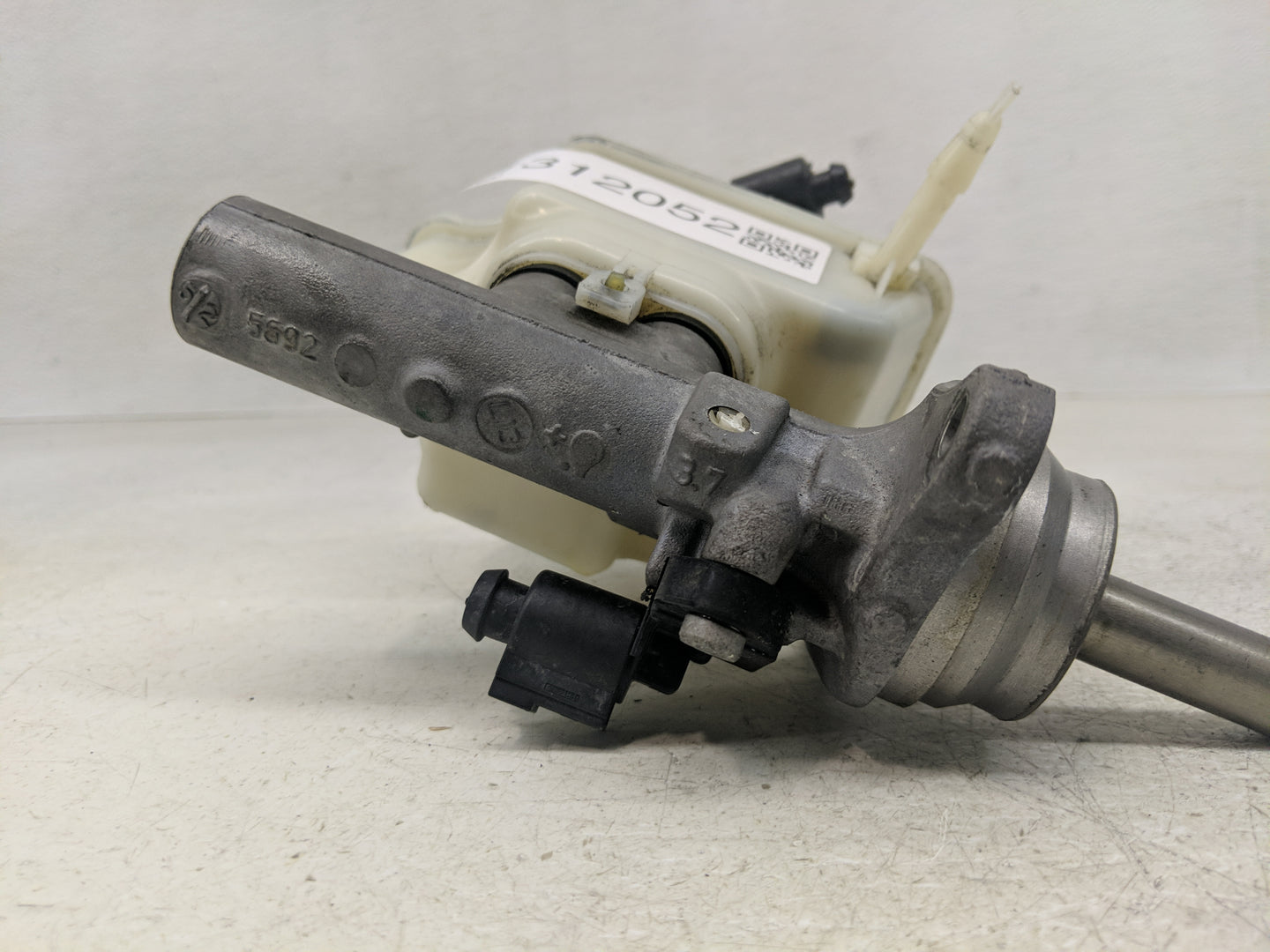 2016-2020 Volkswagen Passat Brake Master Cylinder 1312052 - Oemusedautoparts1.com
