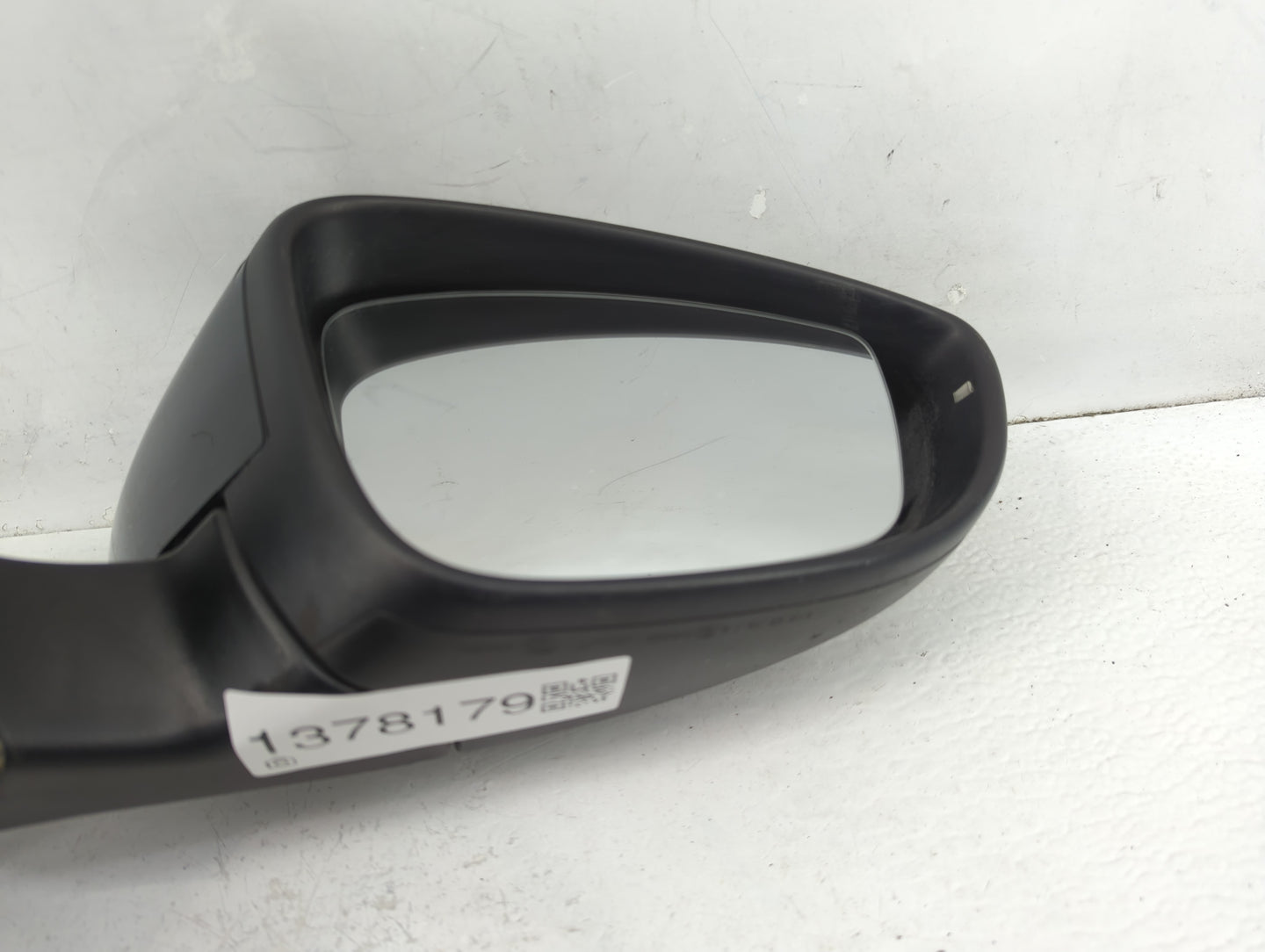 2016-2020 Volkswagen Passat Passenger Side View Mirror - Right Door Mirror OEM Used - Oemusedautoparts1.com