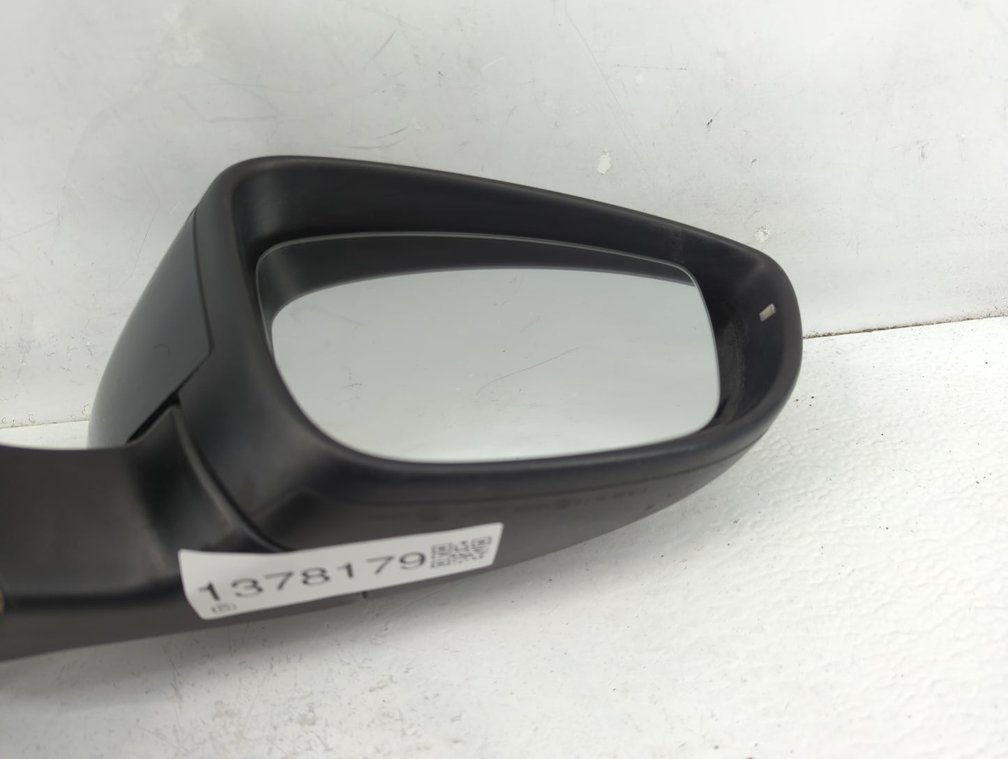 2016-2020 Volkswagen Passat Passenger Side View Mirror - Right Door Mirror OEM Used - Oemusedautoparts1.com