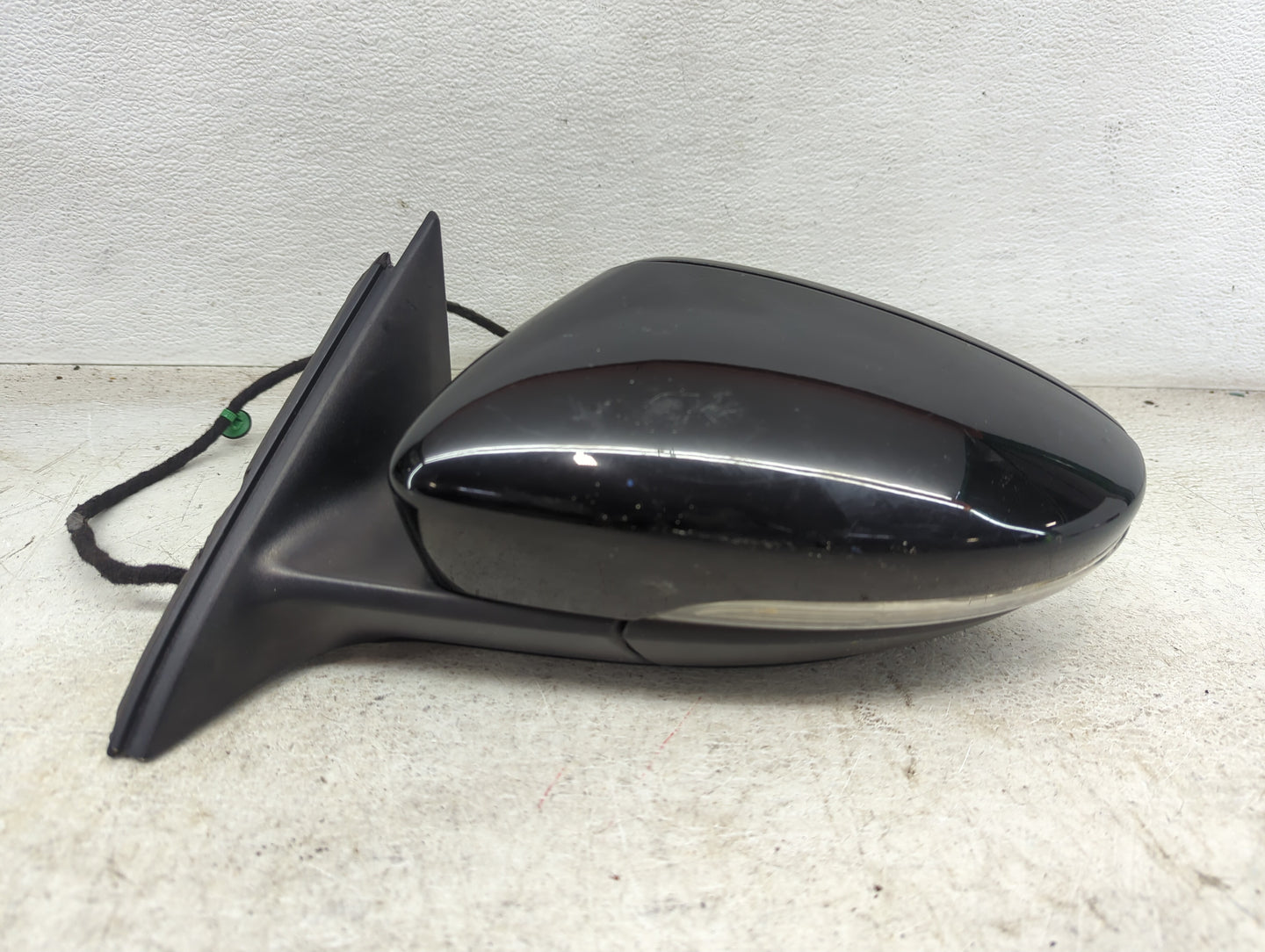 2016-2020 Volkswagen Passat Driver Side View Mirror - Left Door Mirror OEM Used - Oemusedautoparts1.com