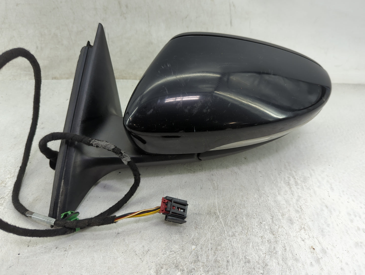 2016-2020 Volkswagen Passat Driver Side View Mirror - Left Door Mirror OEM Used - Oemusedautoparts1.com
