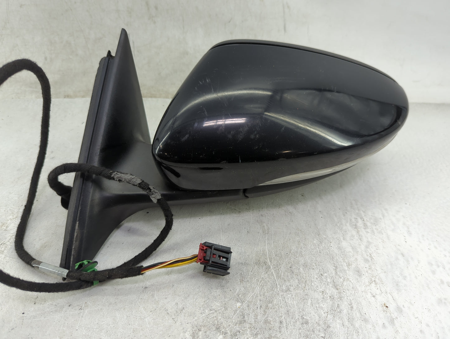 2016-2020 Volkswagen Passat Driver Side View Mirror - Left Door Mirror OEM Used - Oemusedautoparts1.com