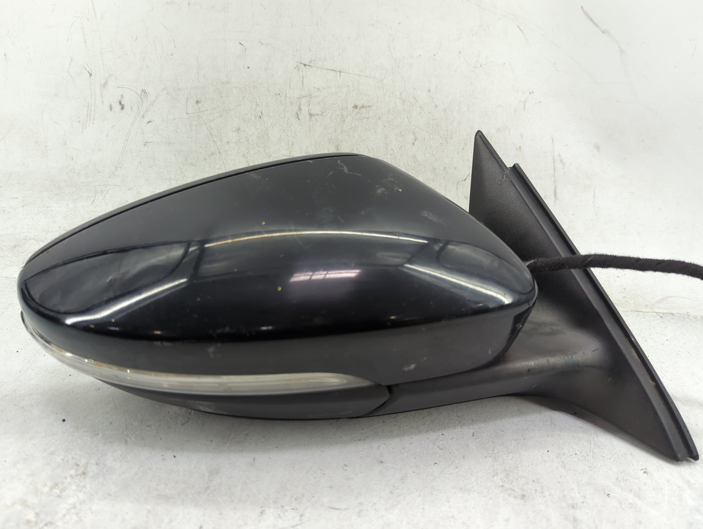 2016-2020 Volkswagen Passat Passenger Side View Mirror - Right Door Mirror OEM Used - Oemusedautoparts1.com