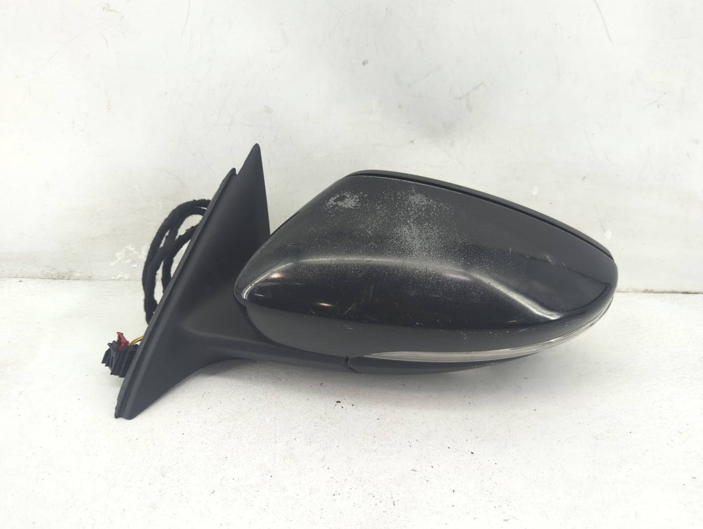 2016-2020 Volkswagen Passat Driver Side View Mirror - Left Door Mirror OEM Used - Oemusedautoparts1.com