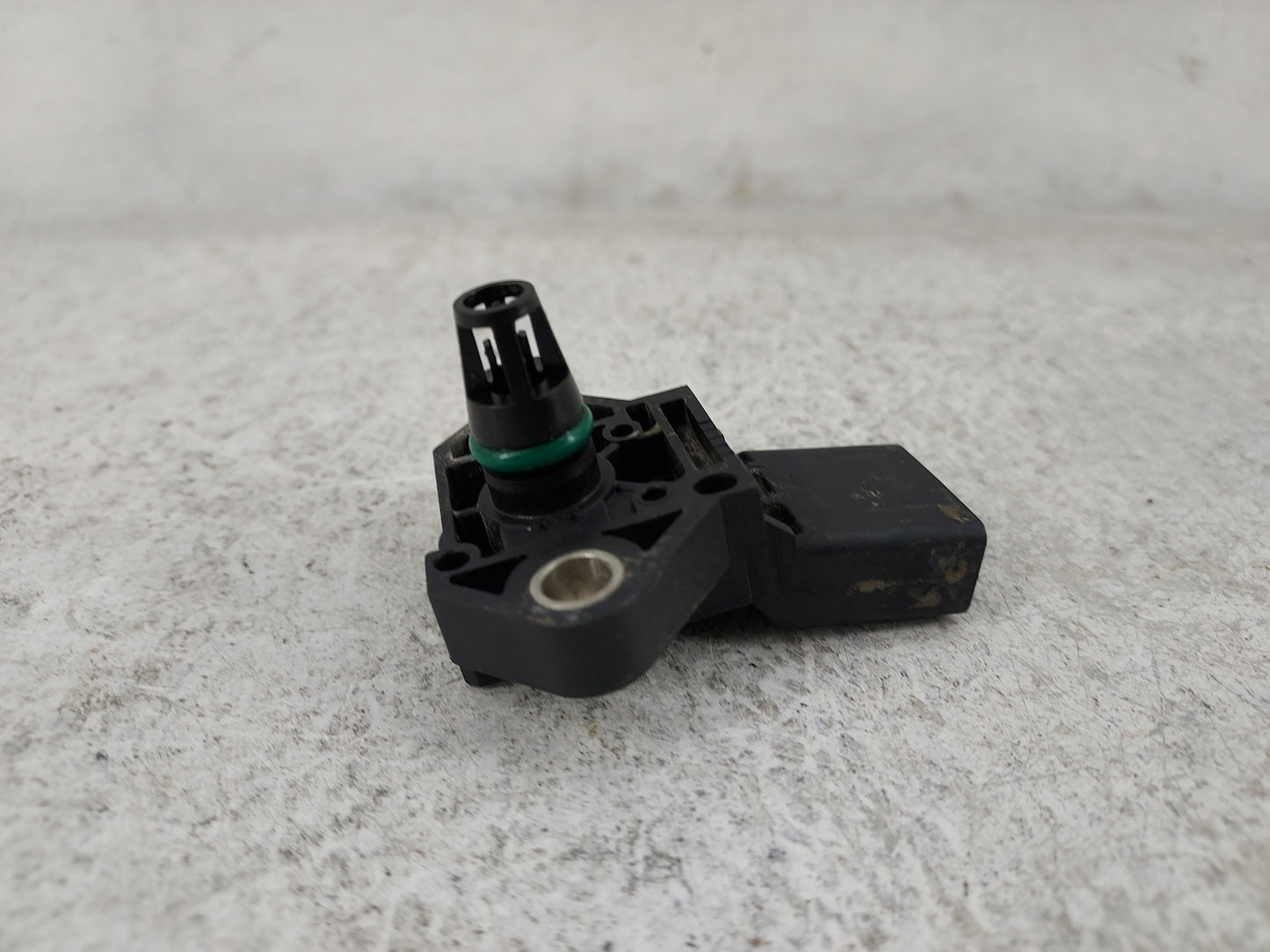 2012-2018 Volkswagen Passat Mass Air Flow Meter Maf - Oemusedautoparts1.com