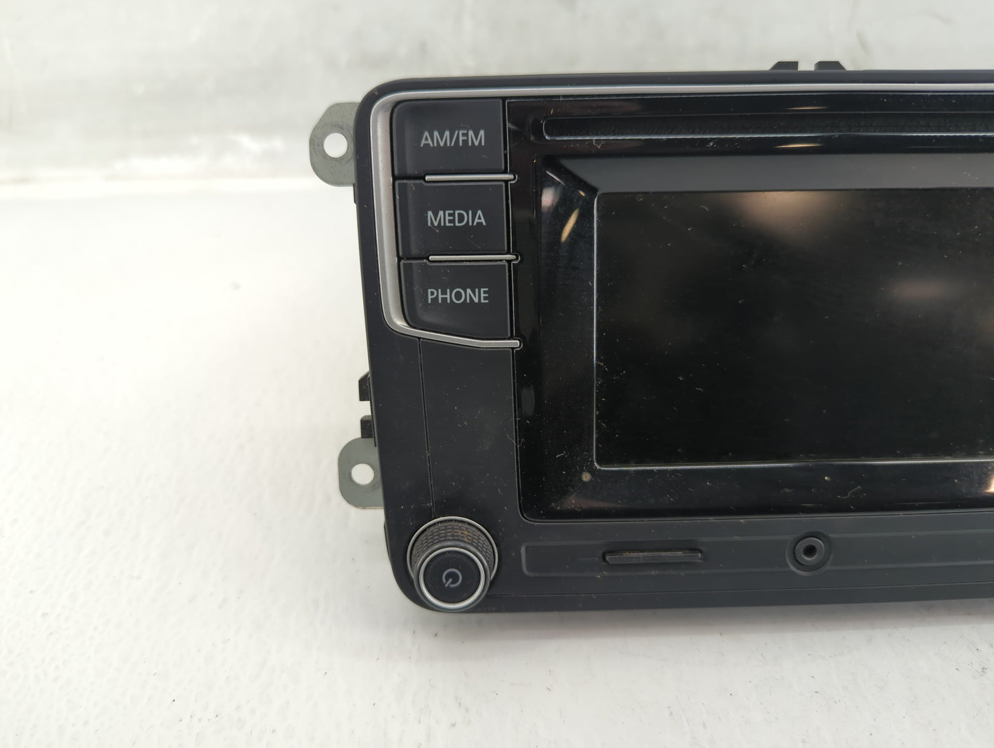 2016 Volkswagen Passat Radio AM FM Cd Player Receiver Replacement P/N:561 035 150 Fits OEM Used Auto Parts - Oemusedautopart