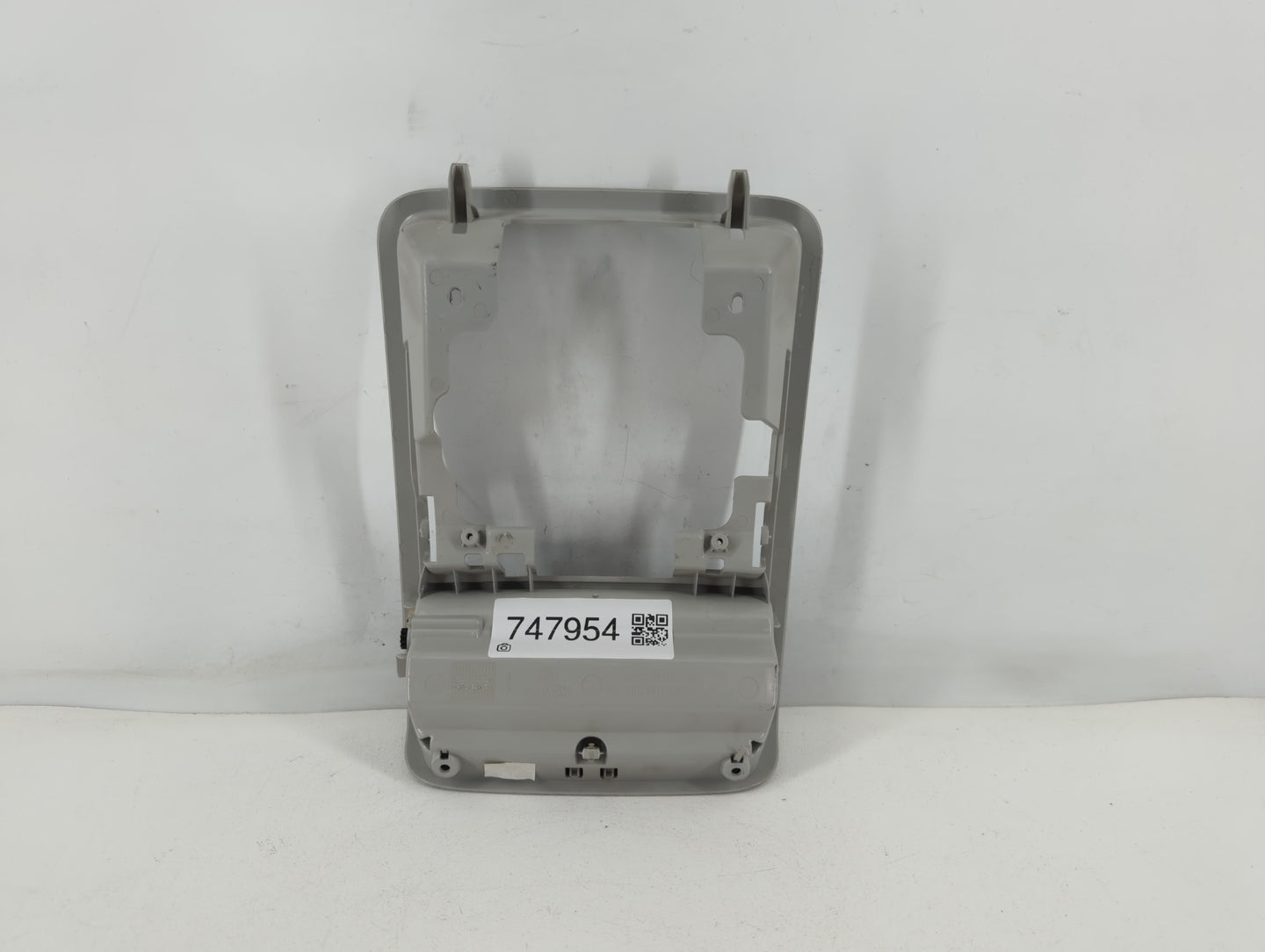 2016-2020 Volkswagen Passat Overhead Roof Console 747954 - Oemusedautoparts1.com