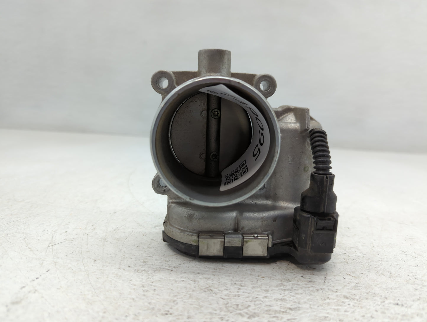 2014-2017 Volkswagen Passat Throttle Body P/N:06K 133 062 E Fits Fits 2014 2015 2016 2017 OEM Used Auto Parts - Oemusedautop