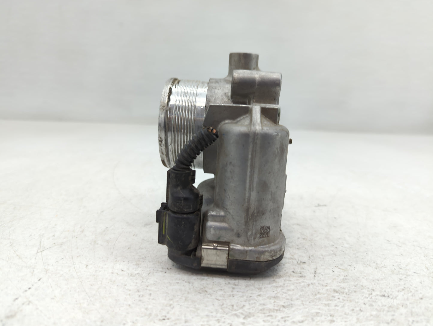2014-2017 Volkswagen Passat Throttle Body P/N:06K 133 062 E Fits Fits 2014 2015 2016 2017 OEM Used Auto Parts - Oemusedautop