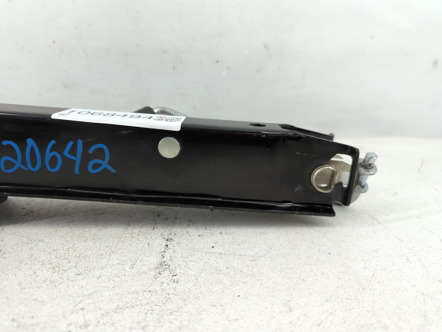 2016 Volkswagen Tiguan Spare Scissor Car Jack - Oemusedautoparts1.com