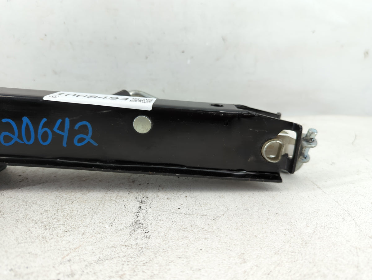 2016 Volkswagen Tiguan Spare Scissor Car Jack - Oemusedautoparts1.com