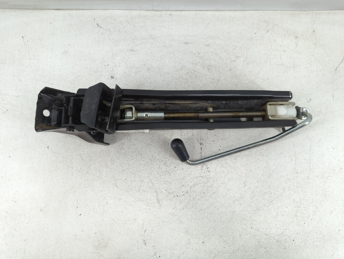 2016 Volkswagen Tiguan Spare Scissor Car Jack - Oemusedautoparts1.com