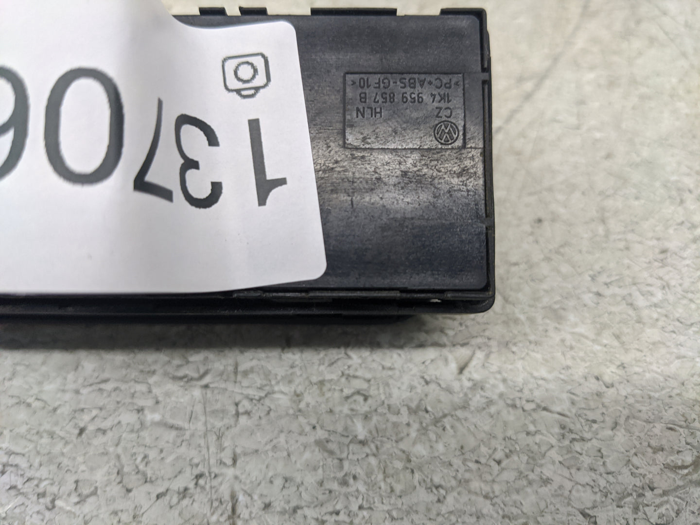 2009-2018 Volkswagen Tiguan Master Power Window Switch Replacement Driver Side Left P/N:1K4 959 857 B Fits OEM Used Auto Par