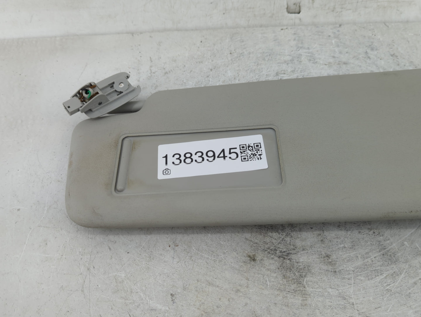2009-2018 Volkswagen Tiguan Sun Visor Shade Replacement Driver Left Mirror Fits OEM Used Auto Parts - Oemusedautoparts1.com