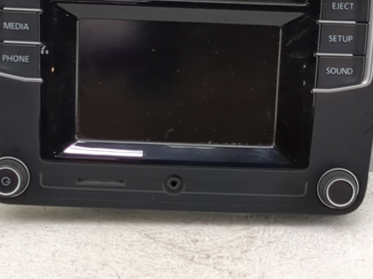 2009-2017 Volkswagen Tiguan Radio AM FM Cd Player Receiver Replacement P/N:561035150 L56VW2 Fits OEM Used Auto Parts - Oemus