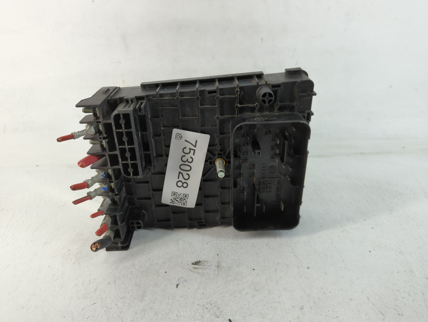 2012-2018 Volkswagen Tiguan Fusebox Fuse Box Panel Relay Module P/N:3D024526250815 6358-5371 Fits OEM Used Auto Parts - Oemu