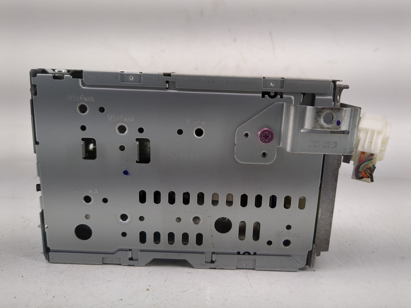2016-2018 Volvo S60 Radio AM FM Cd Player Receiver Replacement P/N:CQ-JM4561AK Fits Fits 2016 2017 2018 OEM Used Auto Parts 